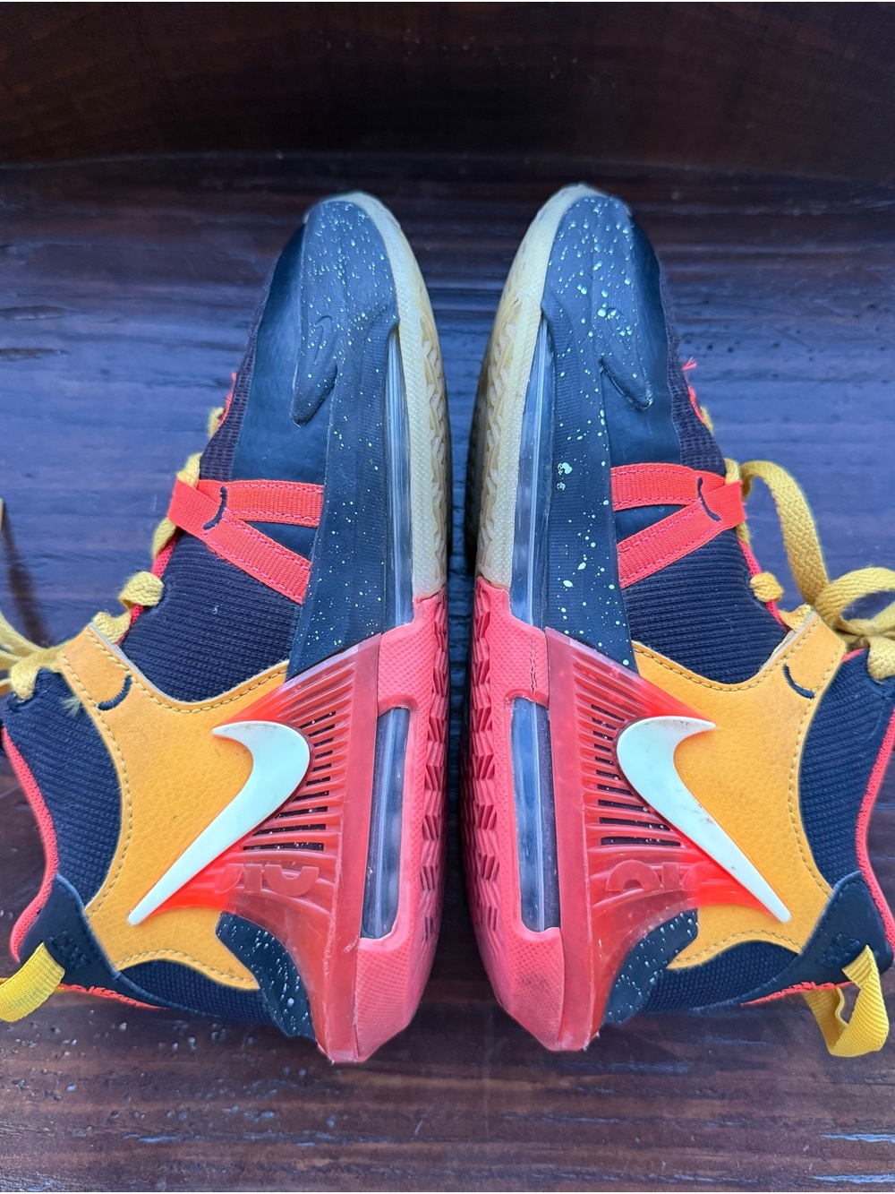 Nike LeBron Witness 7 GS 'Black Bright Crimson Speckled' Youth Basketball Shoes